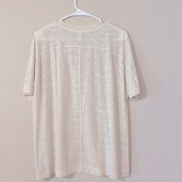 Lululemon Sheer White Running Top Size 8 - Picture 3 of 3